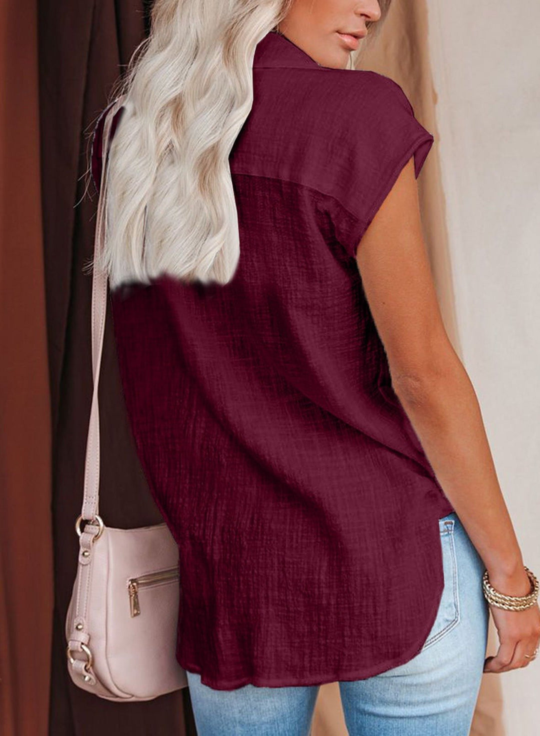 Blouse femme mode, style décontracté-chic, idéale pour l'été, tissu fluide et aéré.
