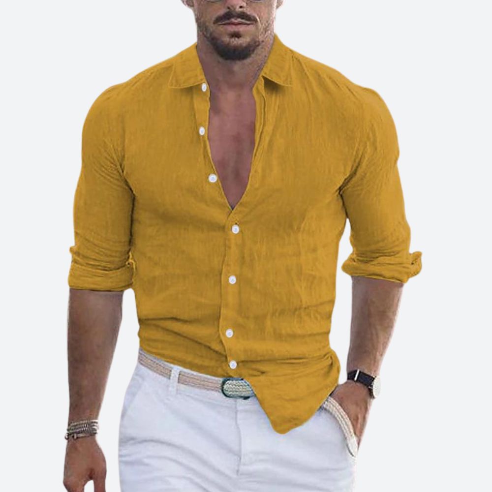 Chemise homme estivale confortable, col rabattu, élégante pour un look décontracté chic en mode masculine.