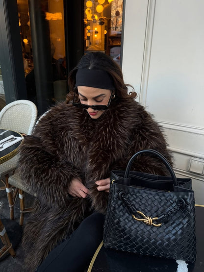 Idée cadeau: sac à main tressé chic en cuir vegan pour femme, élégant.
