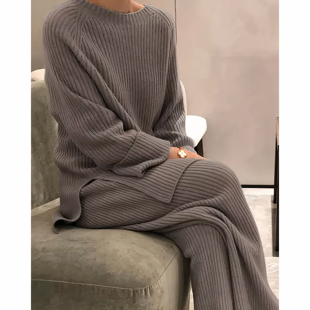 Ensemble tricoté femme décontracté, pull et pantalon, pour un confort optimal et un style quotidien et polyvalent.