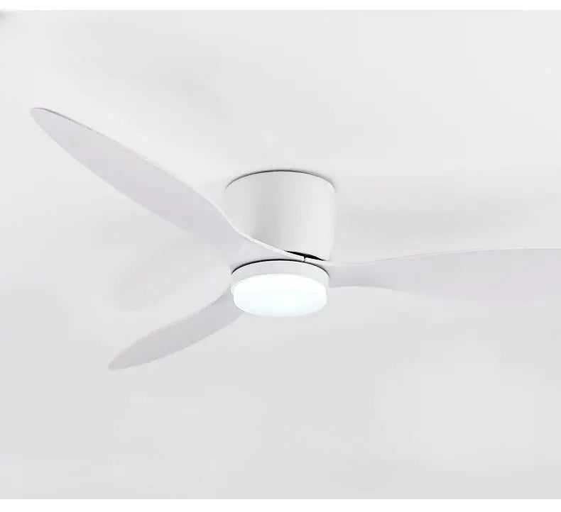 Ventilateur de plafond LED moderne ultra-silencieux, apportant fraîcheur et lumière discrète à votre maison.