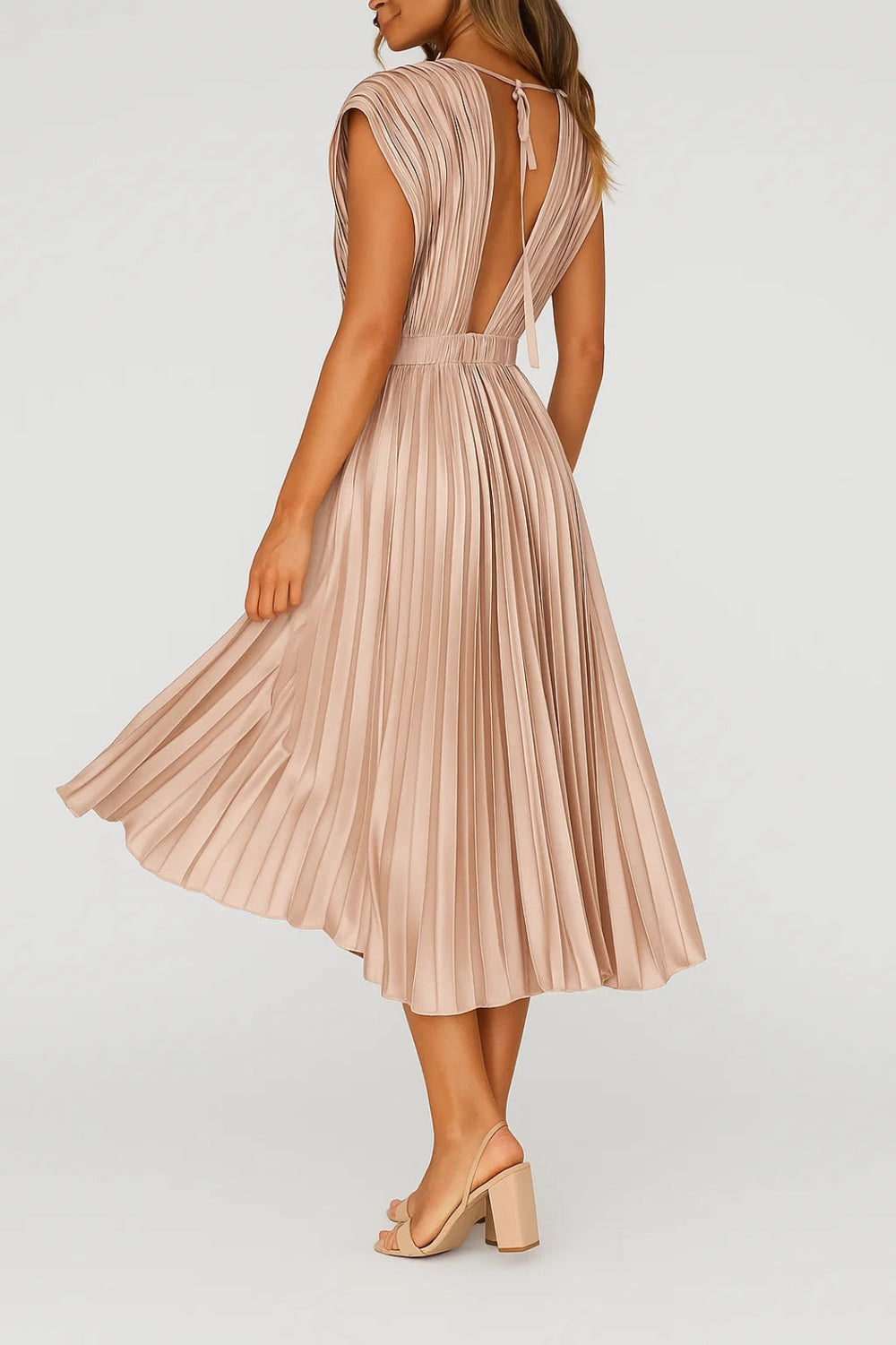 Robe chic plissée midi femme, décolleté V, taille cintrée, parfaite pour printemps/été.