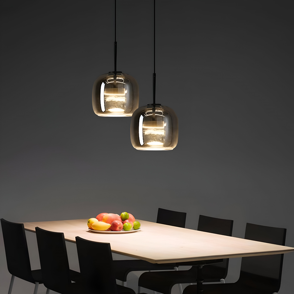 Design Acro : luminaire suspendu en verre fumé, noir/gris, idéal pour un salon moderne.