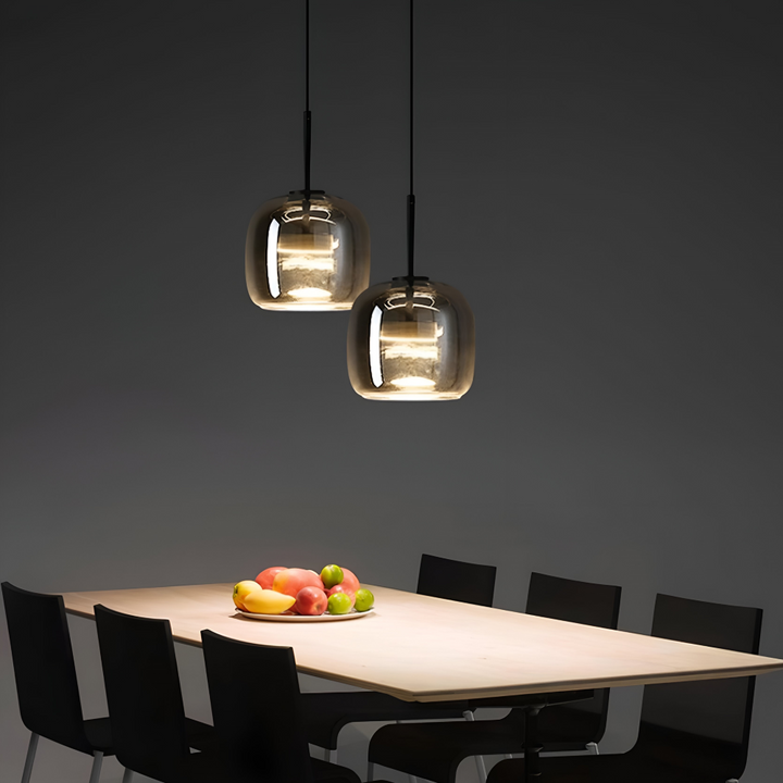 Design Acro : luminaire suspendu en verre fumé, noir/gris, idéal pour un salon moderne.