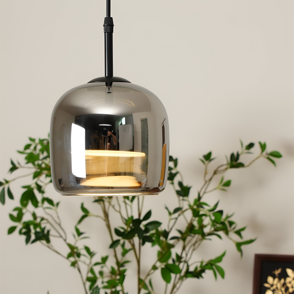 Luminaire design Acro en verre fumé, hauteur réglable, ambiance moderne pour votre salon.