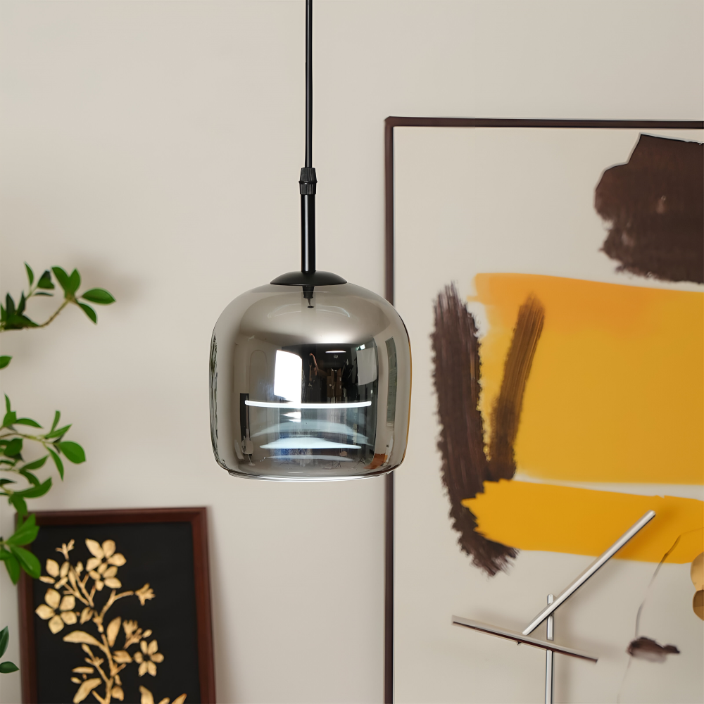 Luminaire design Acro en verre fumé, éclairage intérieur chic pour une ambiance chaleureuse.