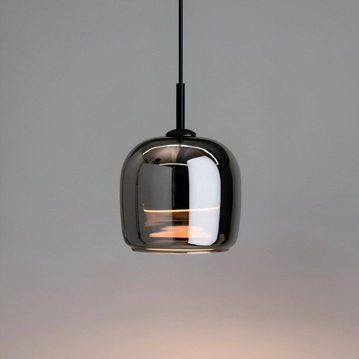 Suspension Acro en verre noir/gris fumé, design élégant, pour une lumière d'ambiance unique.