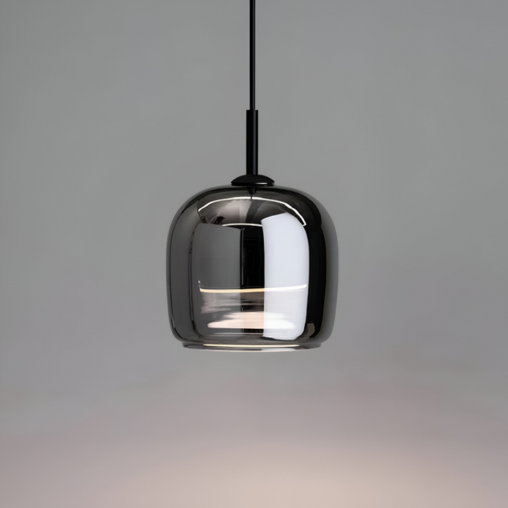 Luminaire Acro à LED, verre fumé, noir/gris, crée une atmosphère moderne et accueillante au salon.