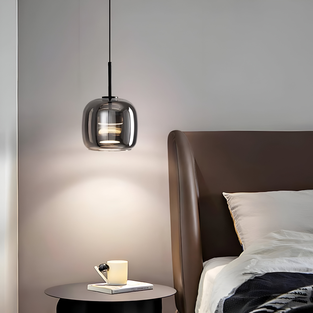 Suspension Acro moderne pour salon, verre fumé noir/gris, éclairage LED design et chaleureux.
