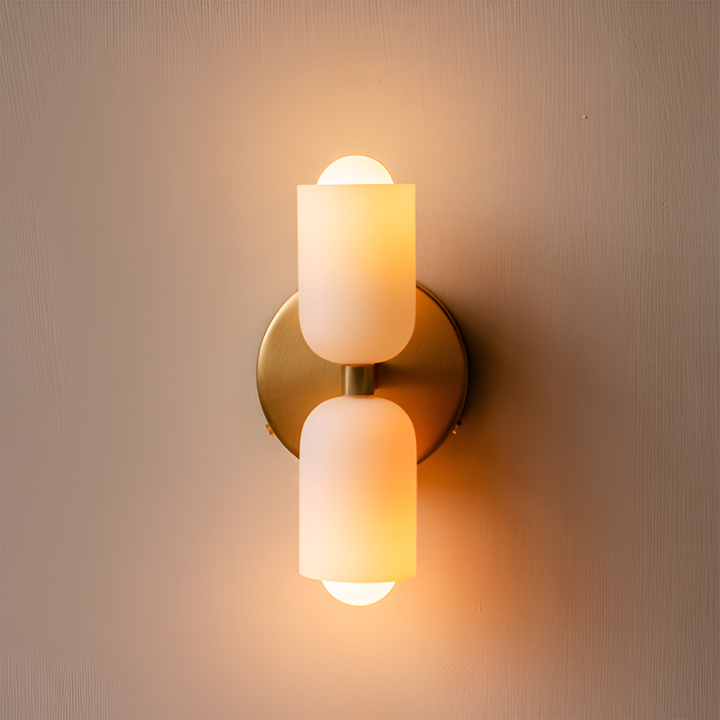 Applique murale DualGlow moderne, double lumière LED, design élégant pour salon ou chambre.