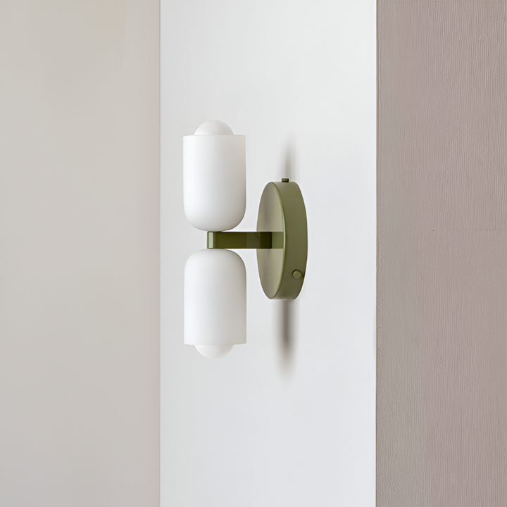 Applique murale moderne, double lumière, design minimaliste, idéale pour tout intérieur.
