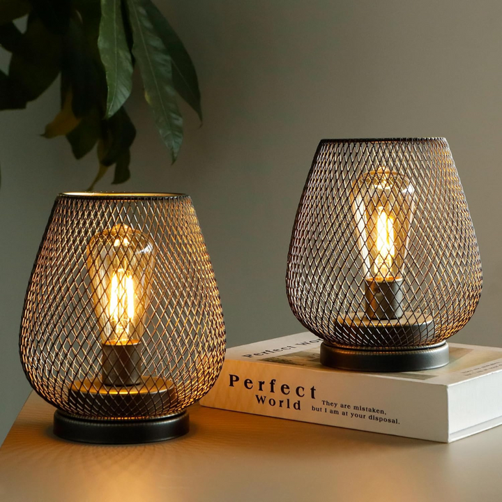 Lanterne LED sans fil moderne pour terrasse, éclairage d'ambiance chic, portable et décorative.