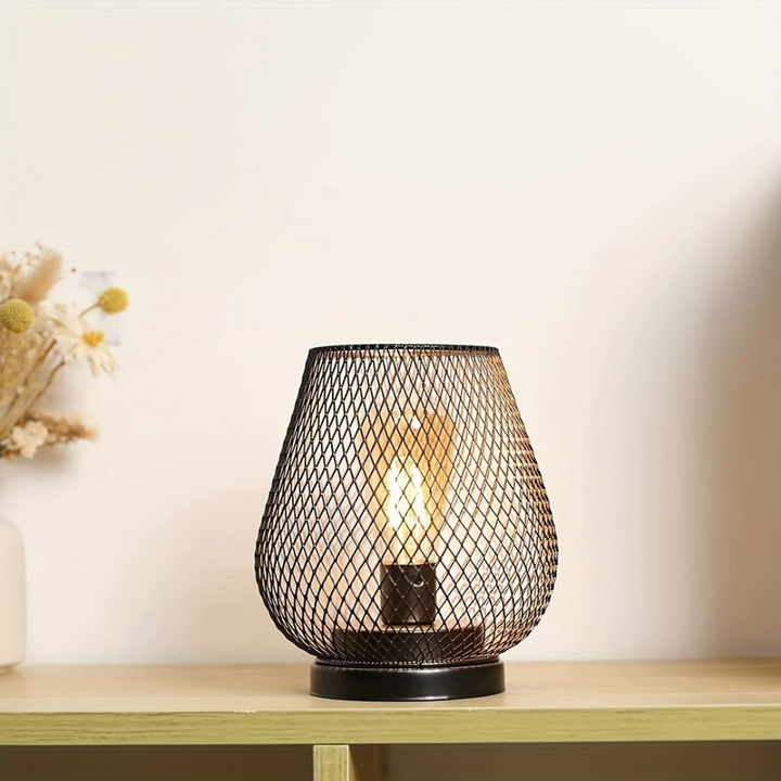 Éclairage d'ambiance LED moderne, lanterne sans fil, idéale pour terrasses et jardins contemporains.