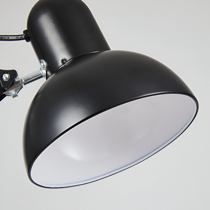 Lampe de bureau LED moderne, design minimaliste. Bras flexible avec pince pour éclairage précis du travail.