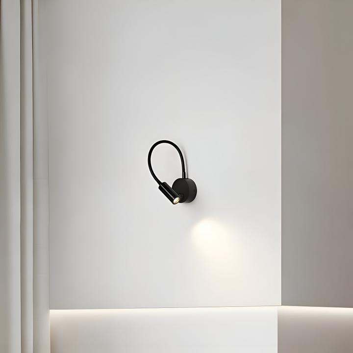 Applique murale LED col de cygne, design moderne et flexible pour éclairage chambre.