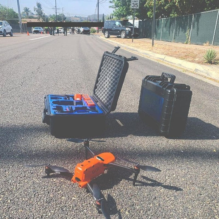 Gros plan sur la caméra 4K UHD du drone AeroPro, prête pour des vidéos et photos aériennes précises.