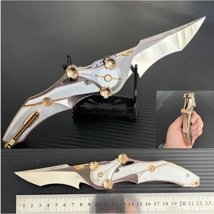 Gros plan sur le couteau pliable tout métal, lame robuste 8Cr13Mov, idéal pour passionnés.