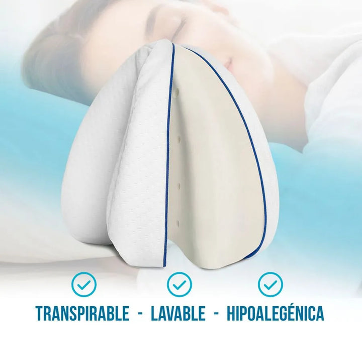 Coussin à mémoire de forme entre les genoux, offrant un soutien optimal pour les hanches et la colonne vertébrale.