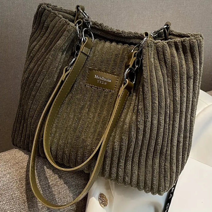 Sac polyvalent femme en velours côtelé, design élégant, grand espace pour tous les essentiels.