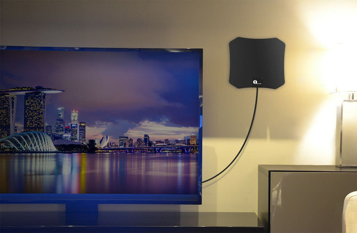 Antenne TV intérieure compatible 4K pour une large gamme de chaînes gratuites et HD.