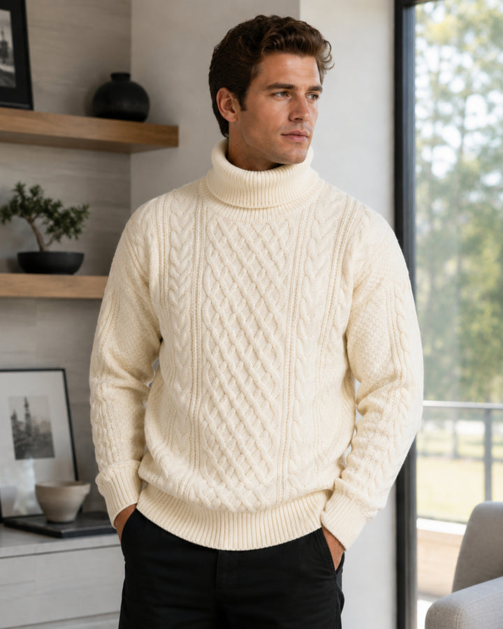 Pull col roulé homme beige, tricot chaud confortable, idéal mode masculine hiver.