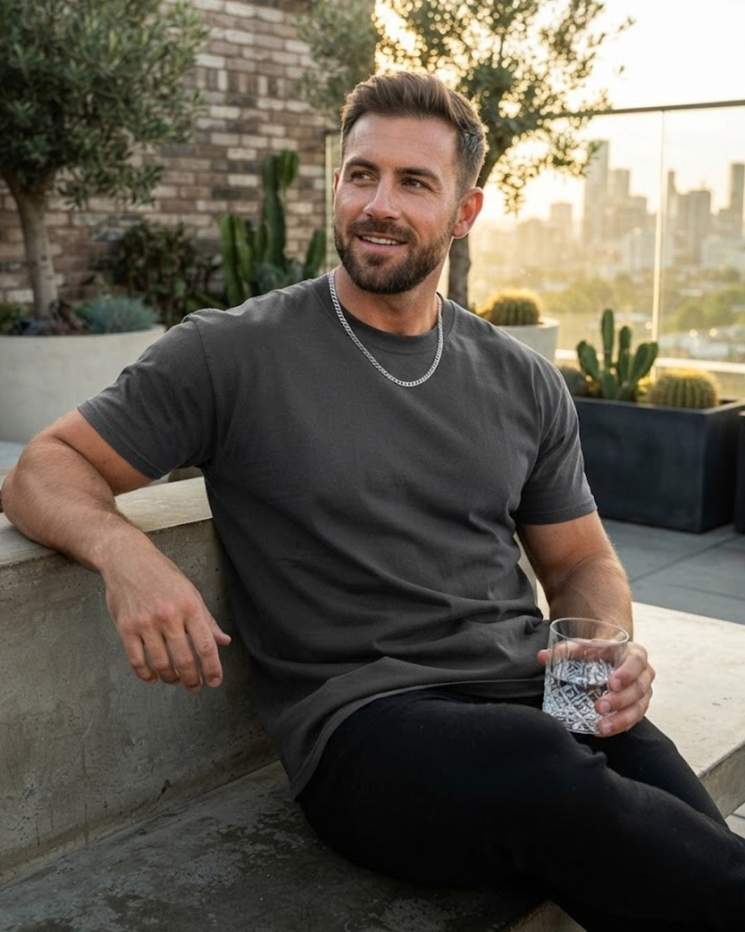 T-shirt sport homme ample, respirant. Idéal entraînement, fitness et course pour un confort optimal.
