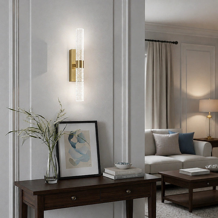Lampe murale LED intérieure, moderne et portable, dotée d'une batterie longue durée et commandes intuitives.