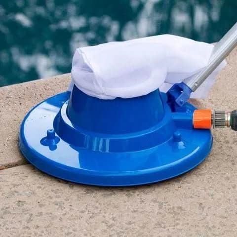 AquaVac nettoyeur pour piscine, jacuzzi et étang. Aspirateur eau écologique, propreté naturelle.