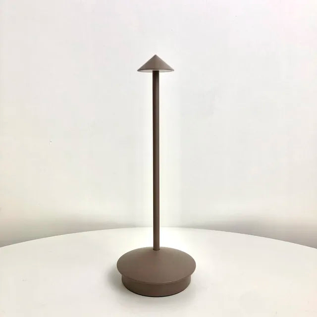 Lampe de table tactile LED, design moderne, rechargeable, crée une lumière douce et invitante.