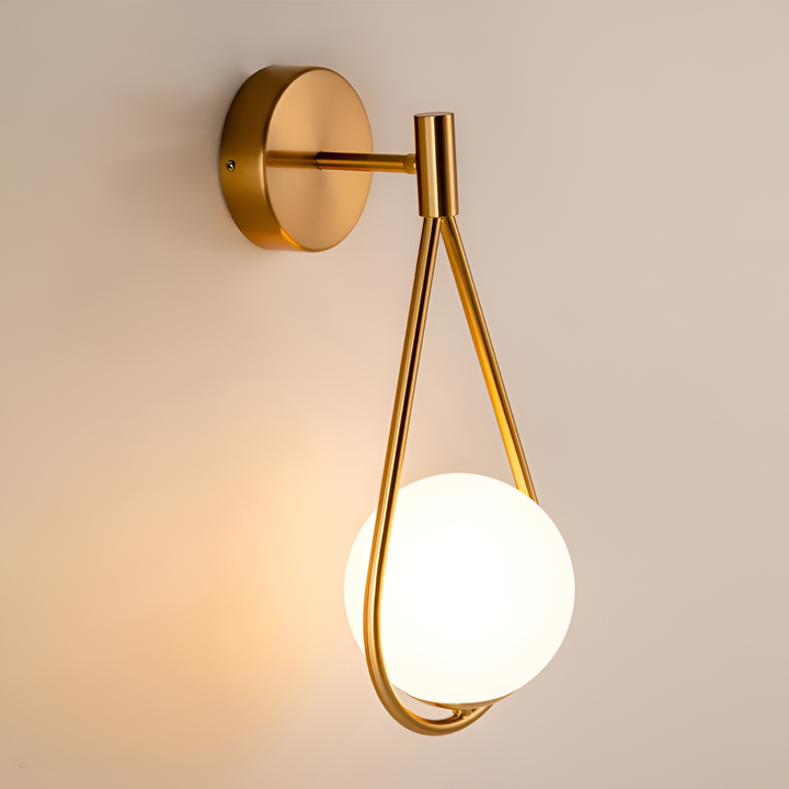 Applique murale Lumeira, design moderne artistique. Idéale pour créer une lumière ambiante et stylée.