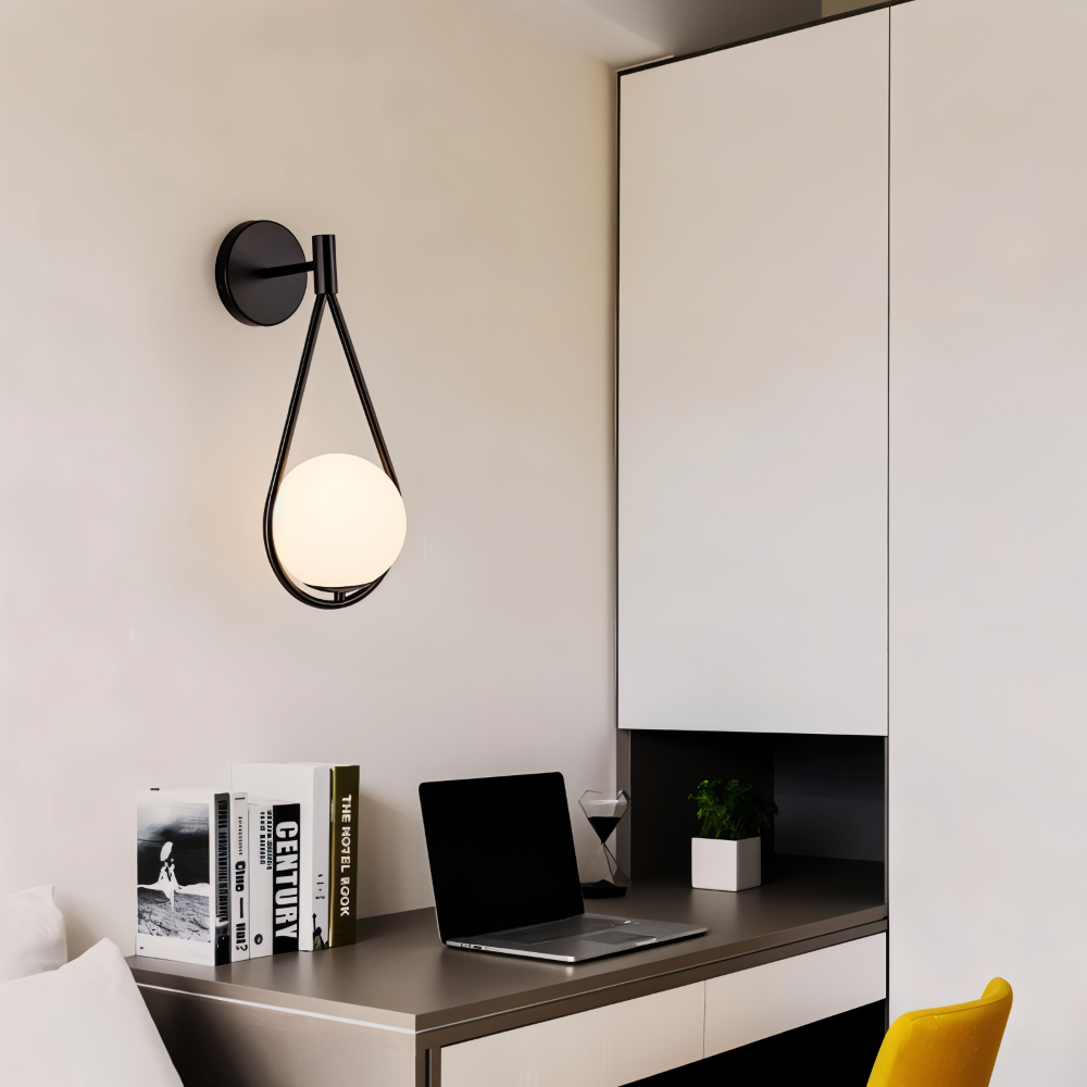 Lampe murale Lumeira E27, éclairage contemporain. Design artistique pour lumière ambiante de chambre.
