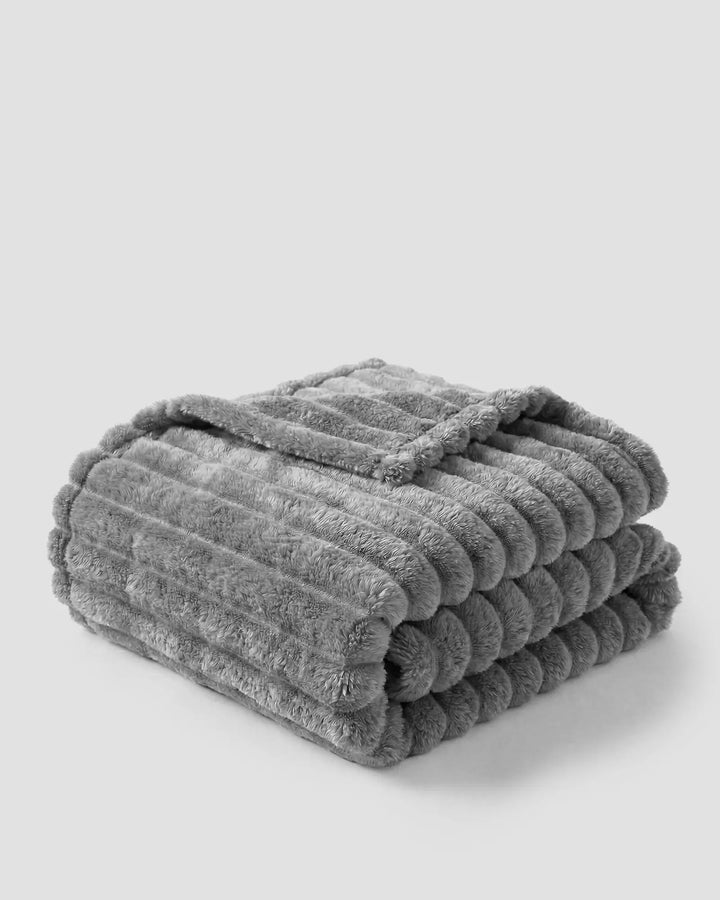 Plaid moelleux pour chambre, offre un confort optimal et une touche déco.