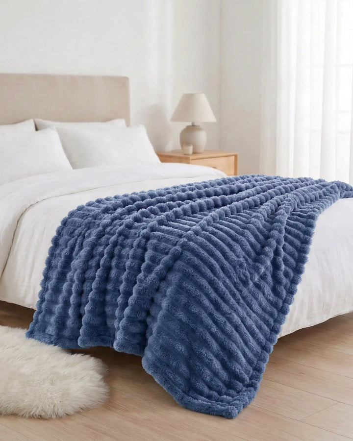 Couverture polaire, idéale pour les lits, les canapés et les fauteuils confortables.