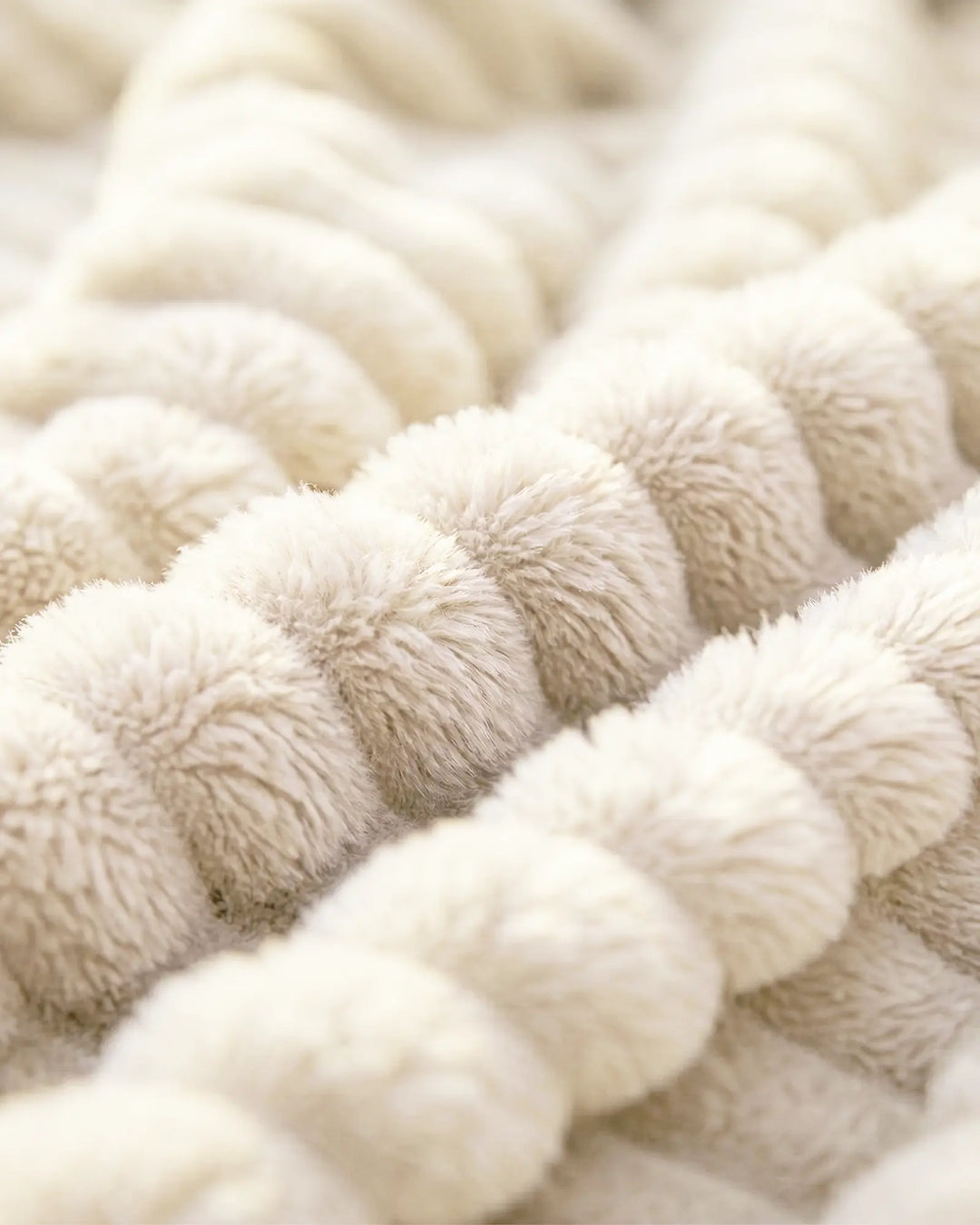 Plaid moelleux et léger, idéal pour une utilisation toute saison, hiver comme été.