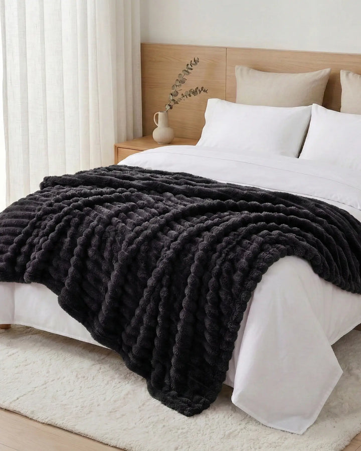 Plaid polaire polyvalent, doux et entretien facile, pour toute la maison.