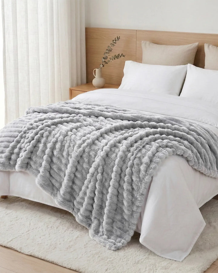 Couverture polaire douce, un must-have pour le confort et la chaleur hivernale.