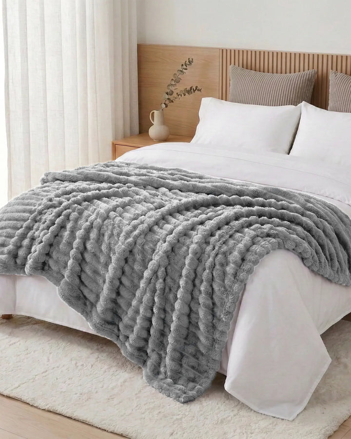 Plaid confortable et moelleux, idéal pour se détendre après une longue journée.