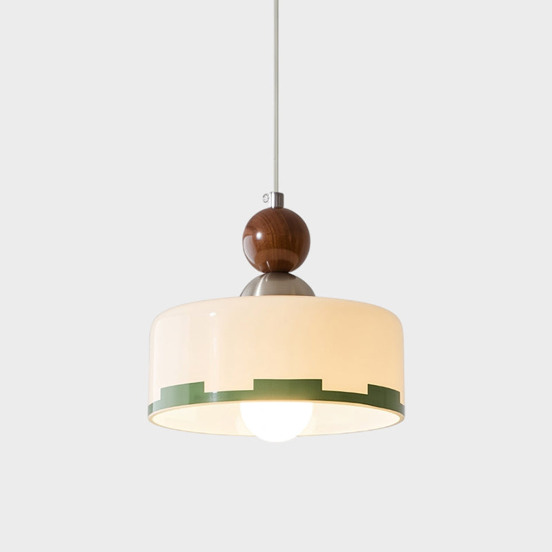 Suspension moderne scandinave. Abat-jour beige, verre, bois. Luminaire dimmable pour éclairage de salon ou salle à manger.