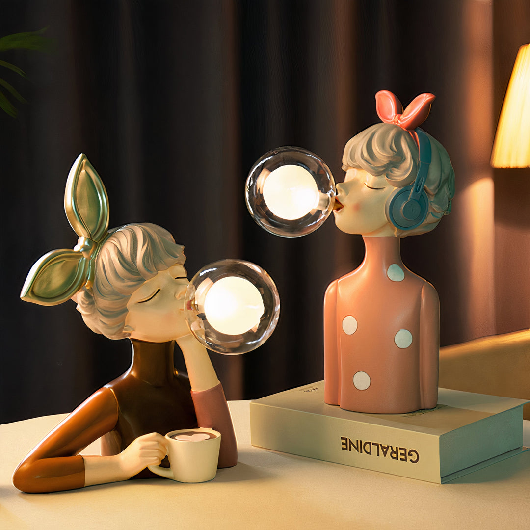 Lampe de table artisanale, design intemporel. Parfaite pour éclairage moderne salon, chambre ou bureau.