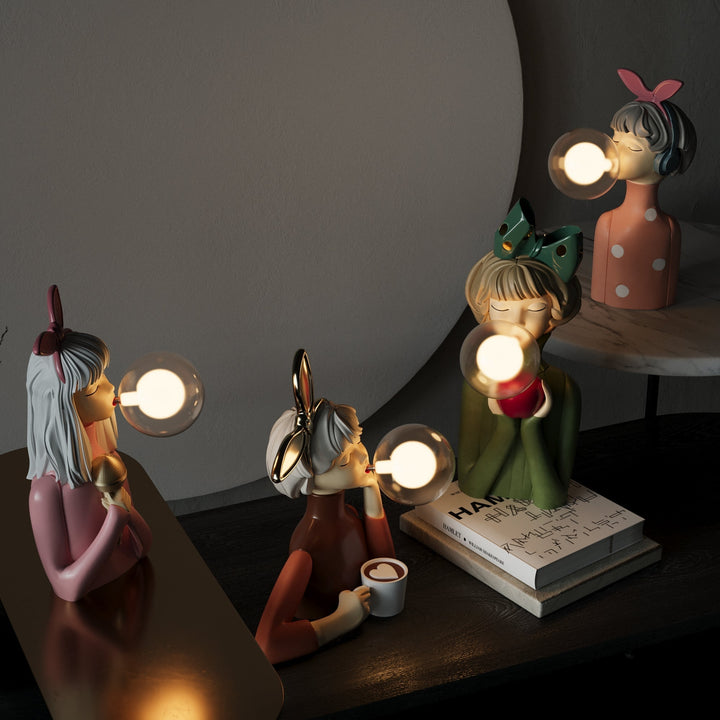 Lampe de table artisanale blanche, design moderne. Idéale pour salon, bureau ou comme cadeau maison.