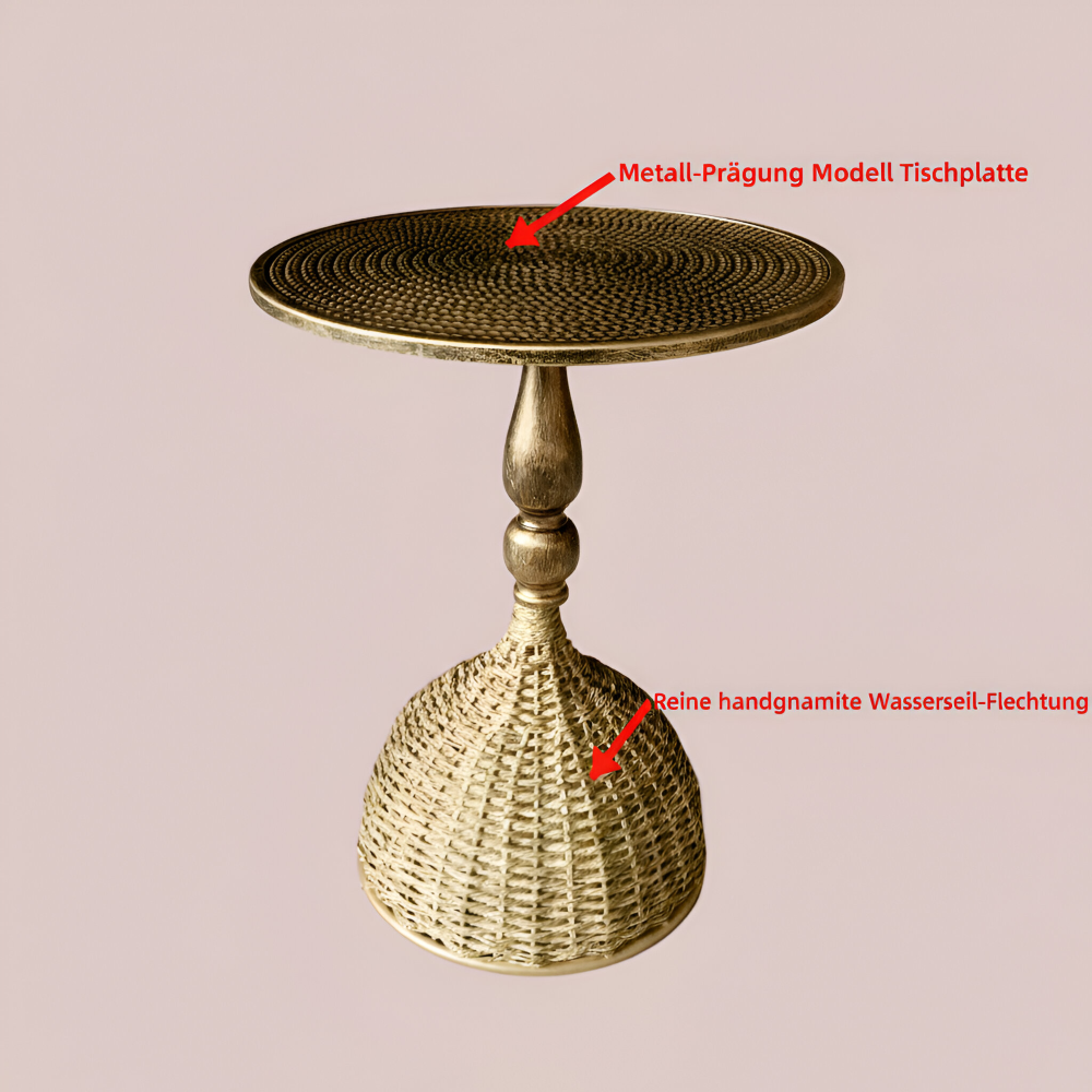 Table d'appoint ronde, style vintage fer tressé artisanal. Meuble polyvalent pour salon ou comme table basse.