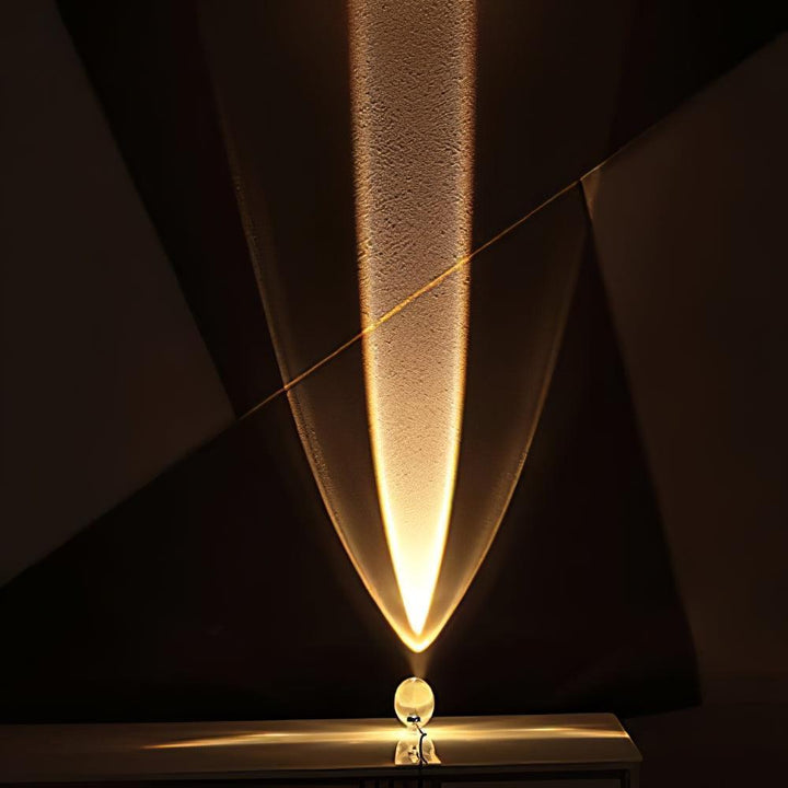 Lampe de table LED cristal, lumière chaude pour intérieur, design épuré et économie d'énergie.