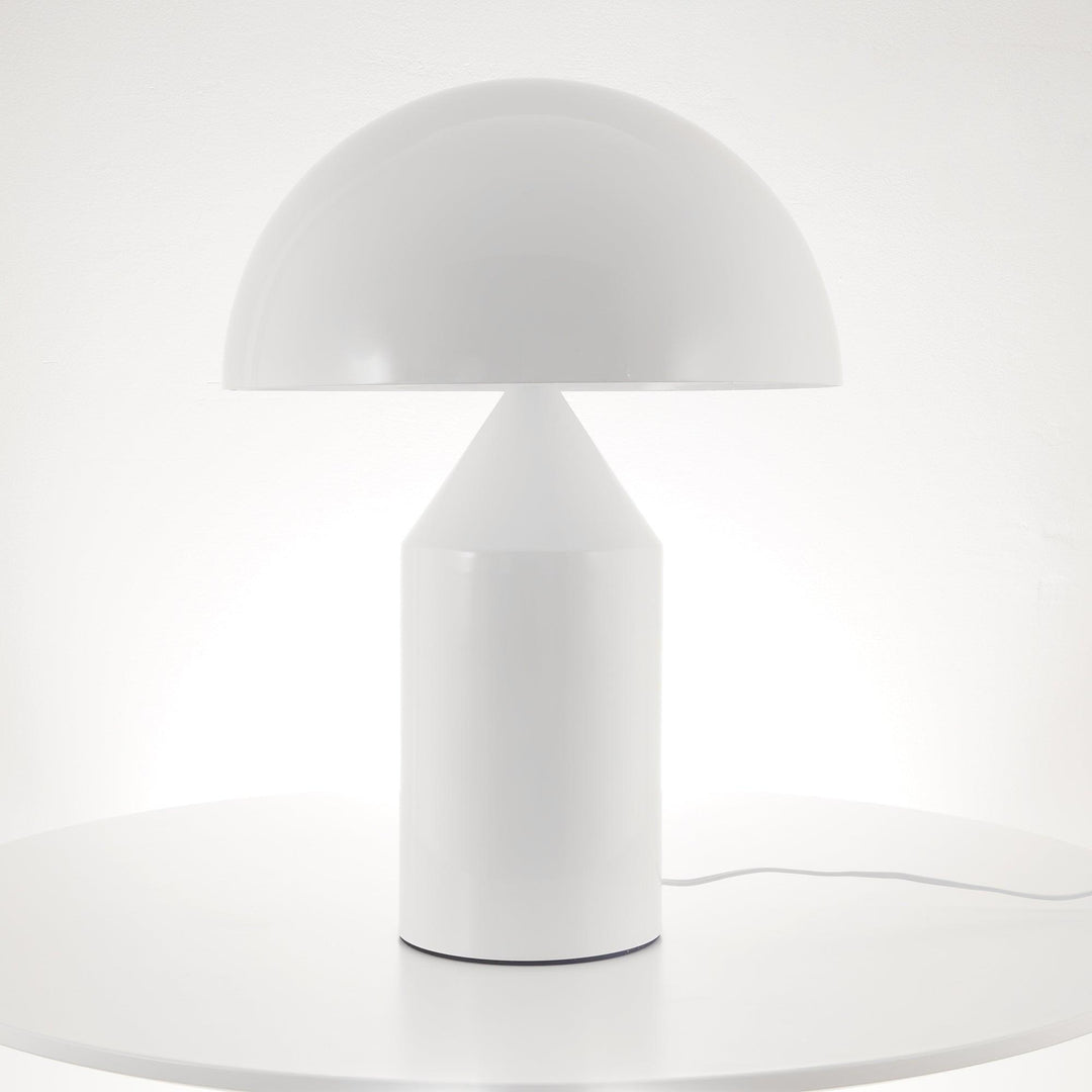 Lampe de table LunaShine élégante, un ajout moderne et fonctionnel à tout intérieur.