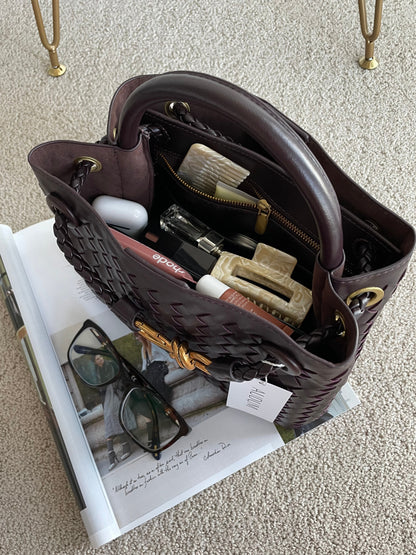 Sac à épaule femme tressé, polyvalent, compact, idéal pour le quotidien.
