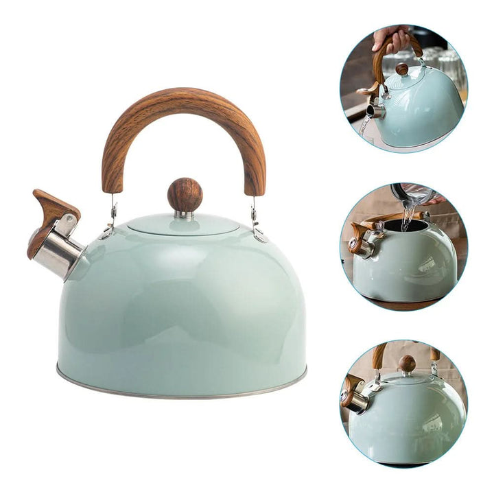 Préparation de thé ou café avec cette bouilloire siffleuse en inox brossé pour la cuisine.