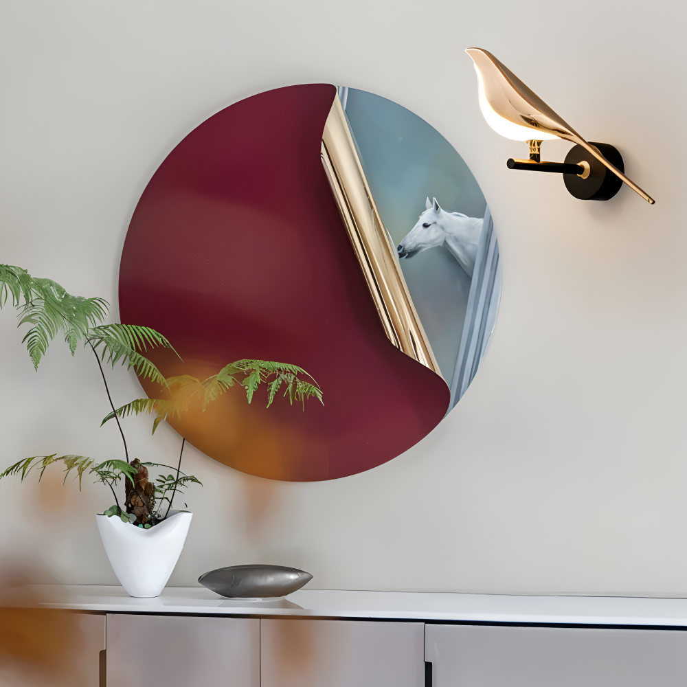 Lampe murale LED dorée, oiseau décoratif pivotant, parfaite pour salon ou chambre.