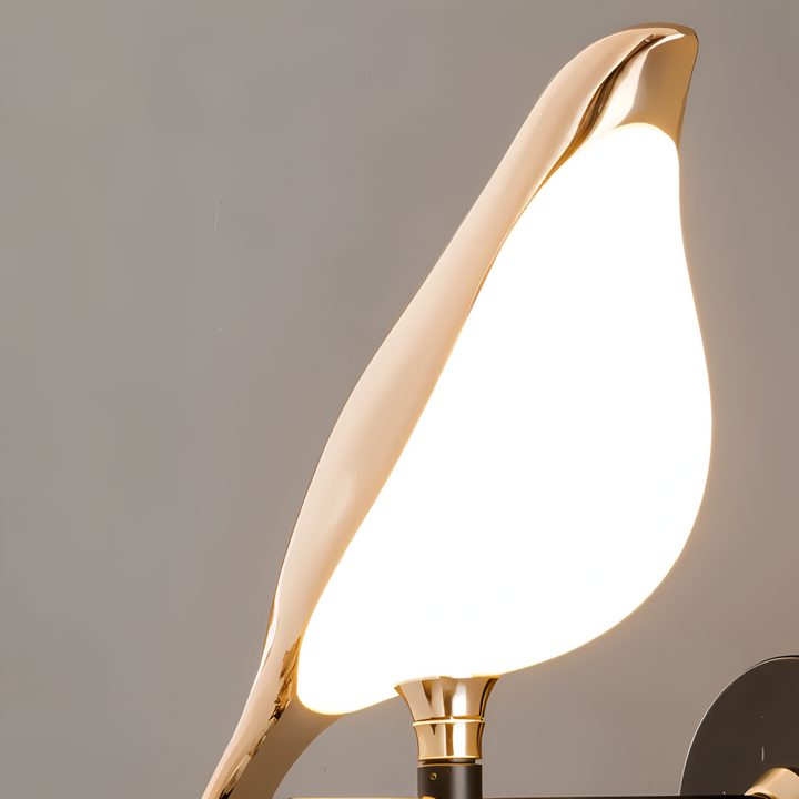 Lampe LED dorée pour mur, oiseau pivotant, éclairage moderne, ajout décoratif chic.