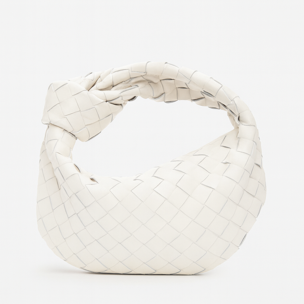 Sac à main tissé artisanal pour femme, design élégant et chic, parfait pour toute occasion mode.