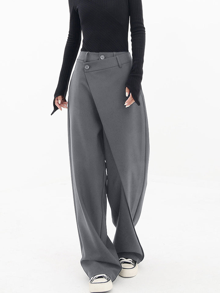 Pantalon femme ample, asymétrique, double boutonnage, confort et style pour toutes les occasions.