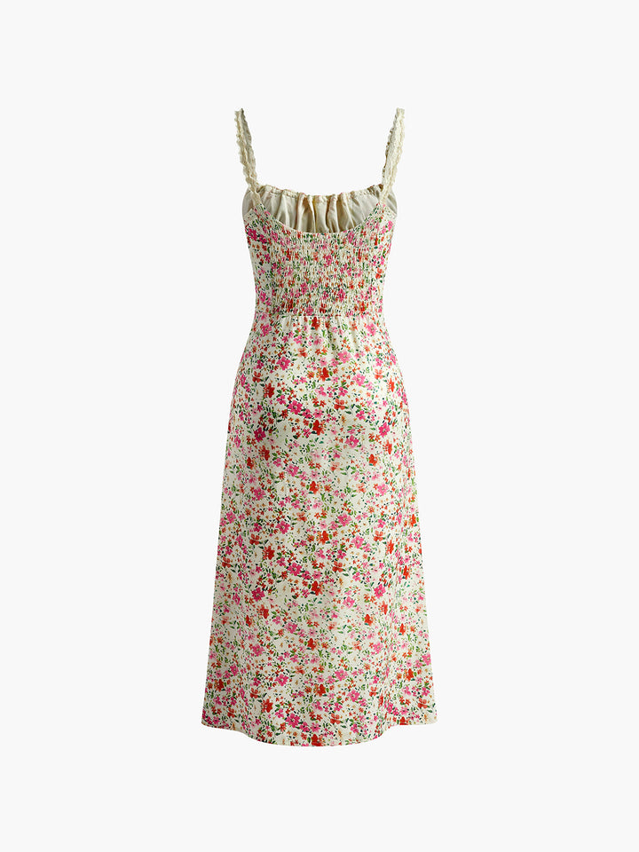 Look féminin avec robe midi florale élégante, imprimé estival, idéale pour occasions spéciales.